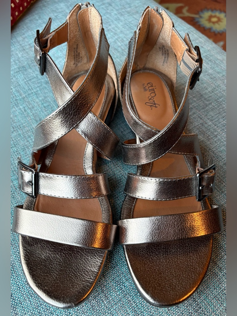 Euro Soft 1.5” Wedge Gladiator Sandal in Pewter Faux-Leather w Back Zip (Sz 10) - Picture 7 of 11